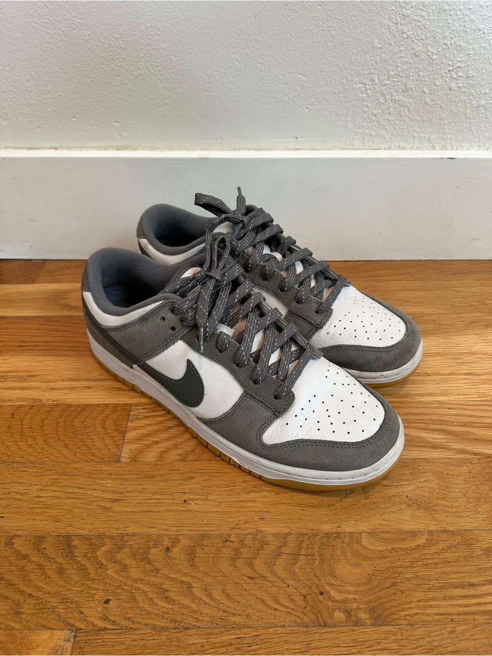 Nike Men's Gray and White Low-Top Sneakers